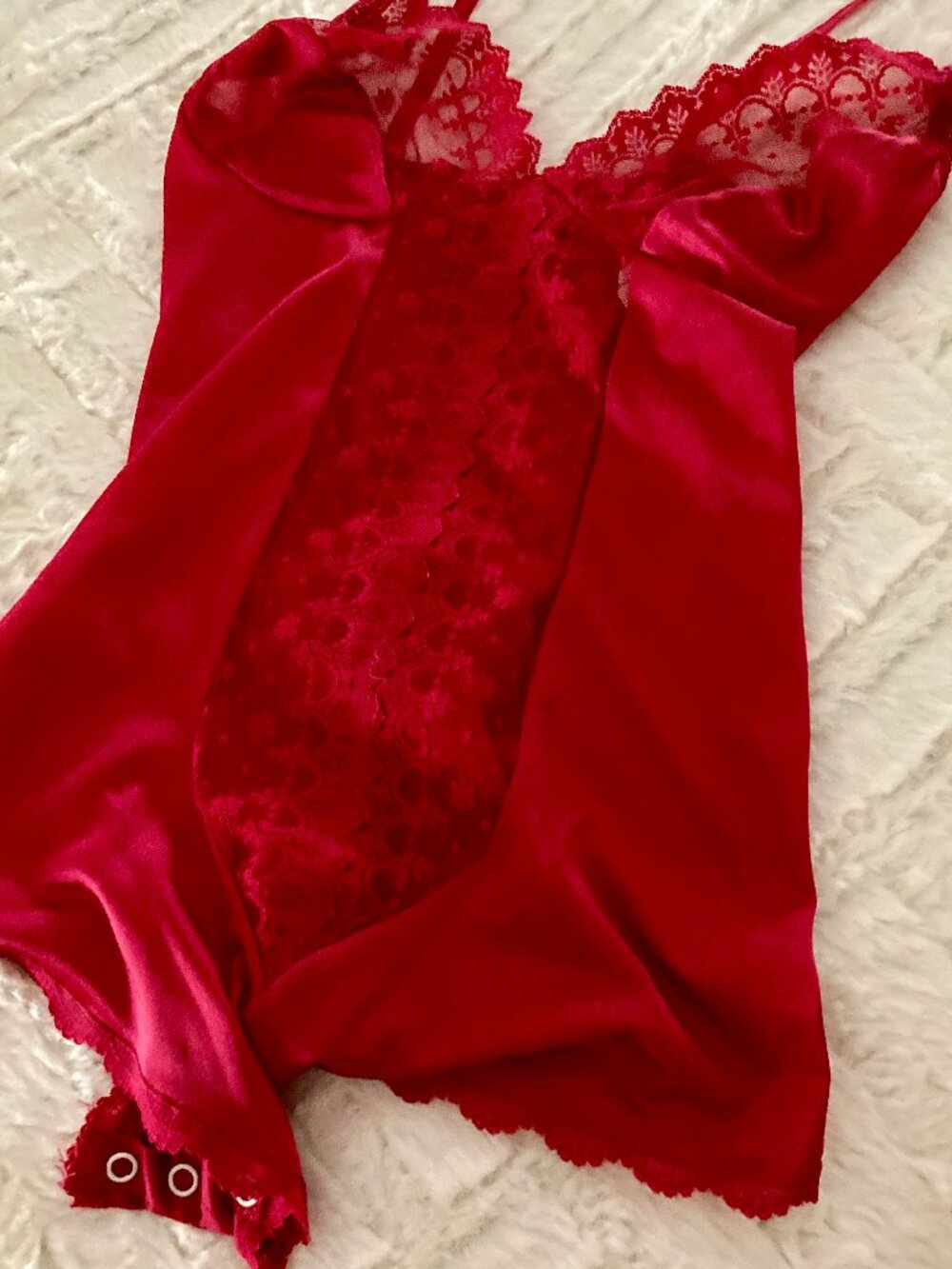 RED HOT LACE BREASTS TEDDY W/LOWER SNAPS-ALMOST NEW! SIZE SMALL